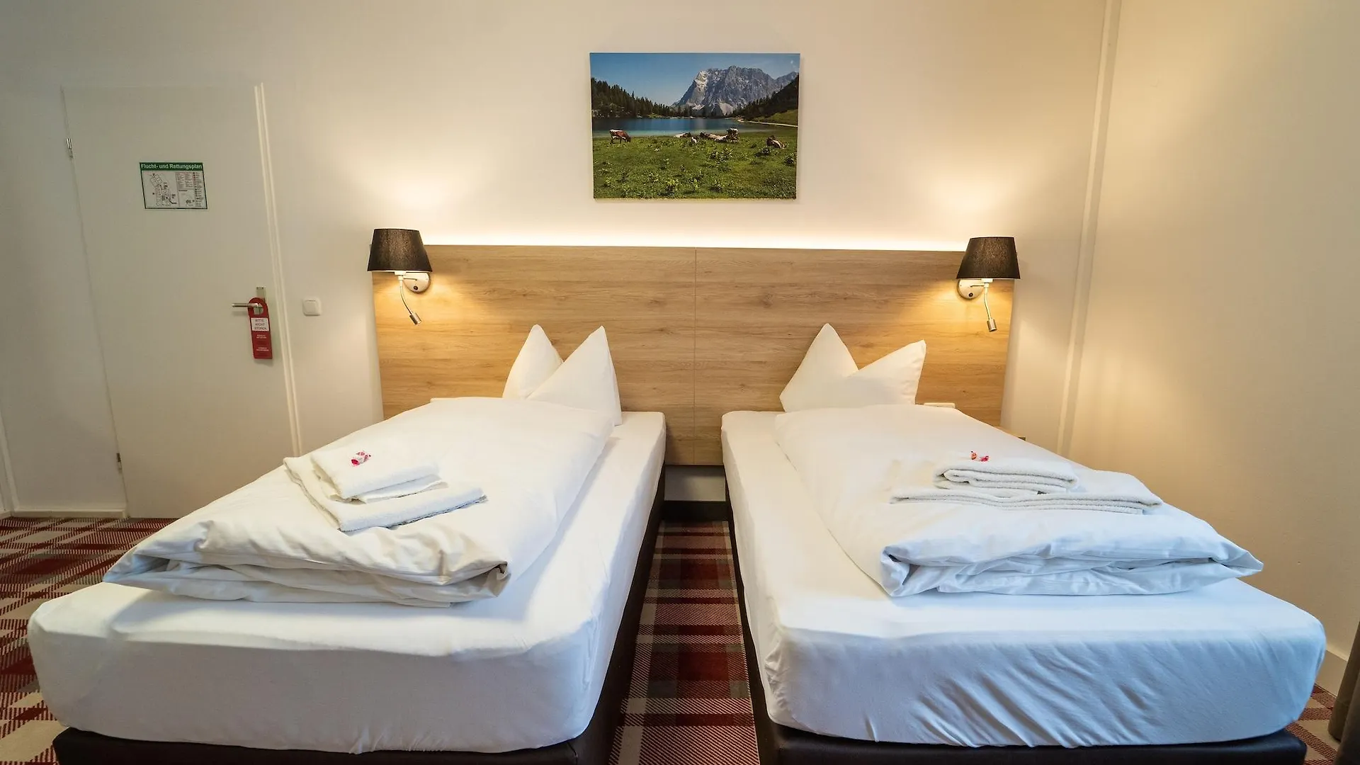 Hotel Weissbraeu Oberhaching 4*,