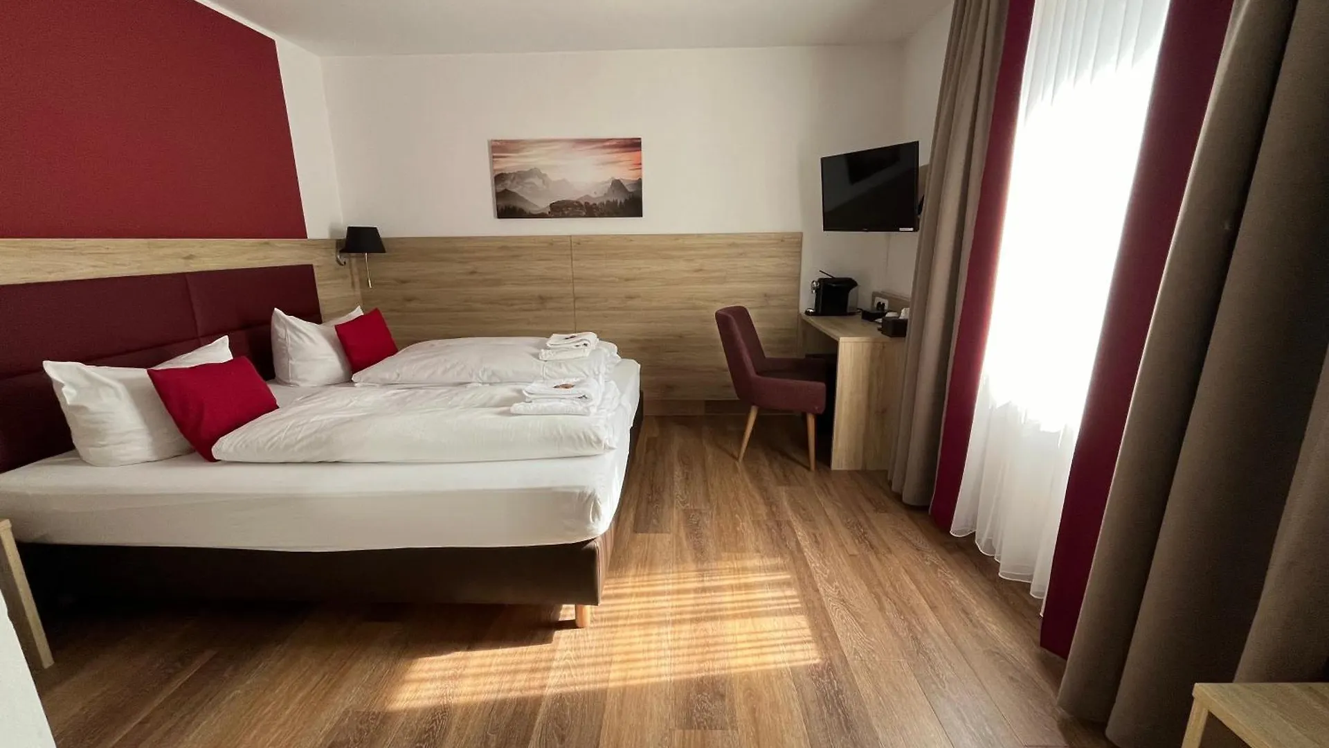 Hotel Weissbraeu Oberhaching 4*,  Németország